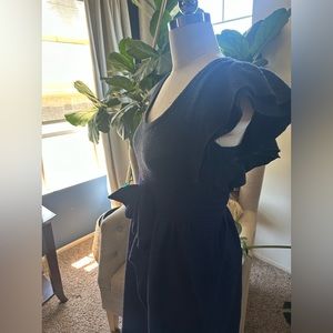 Beautiful dress w/ a bow